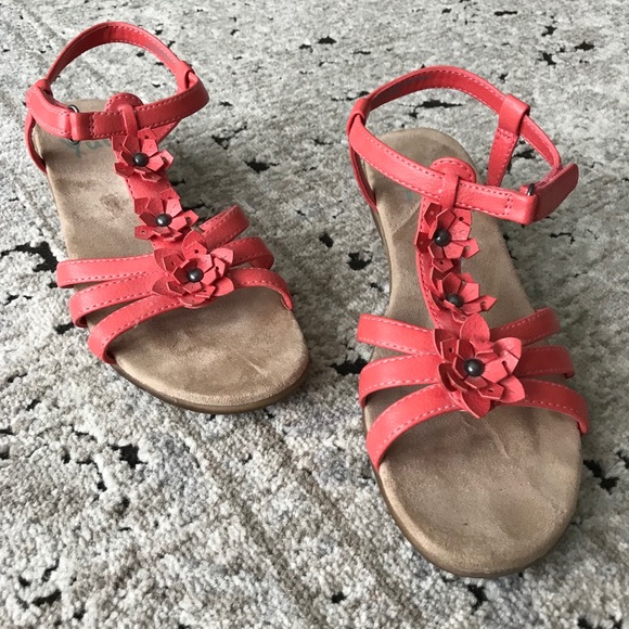 Yuu Wedge Sandals - Picture 4 of 5